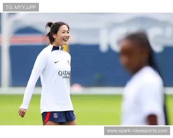 女足球星莉娜的成长历程与辉煌成就揭秘